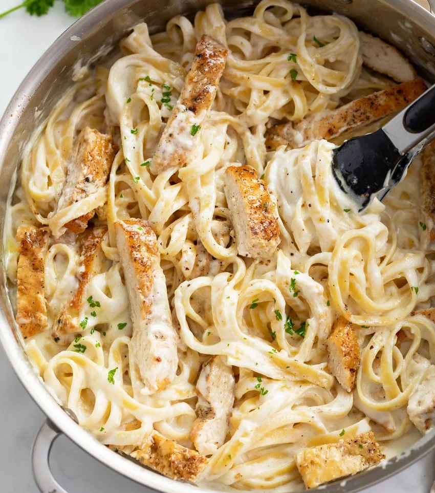 Creamy chicken alfredo pasta