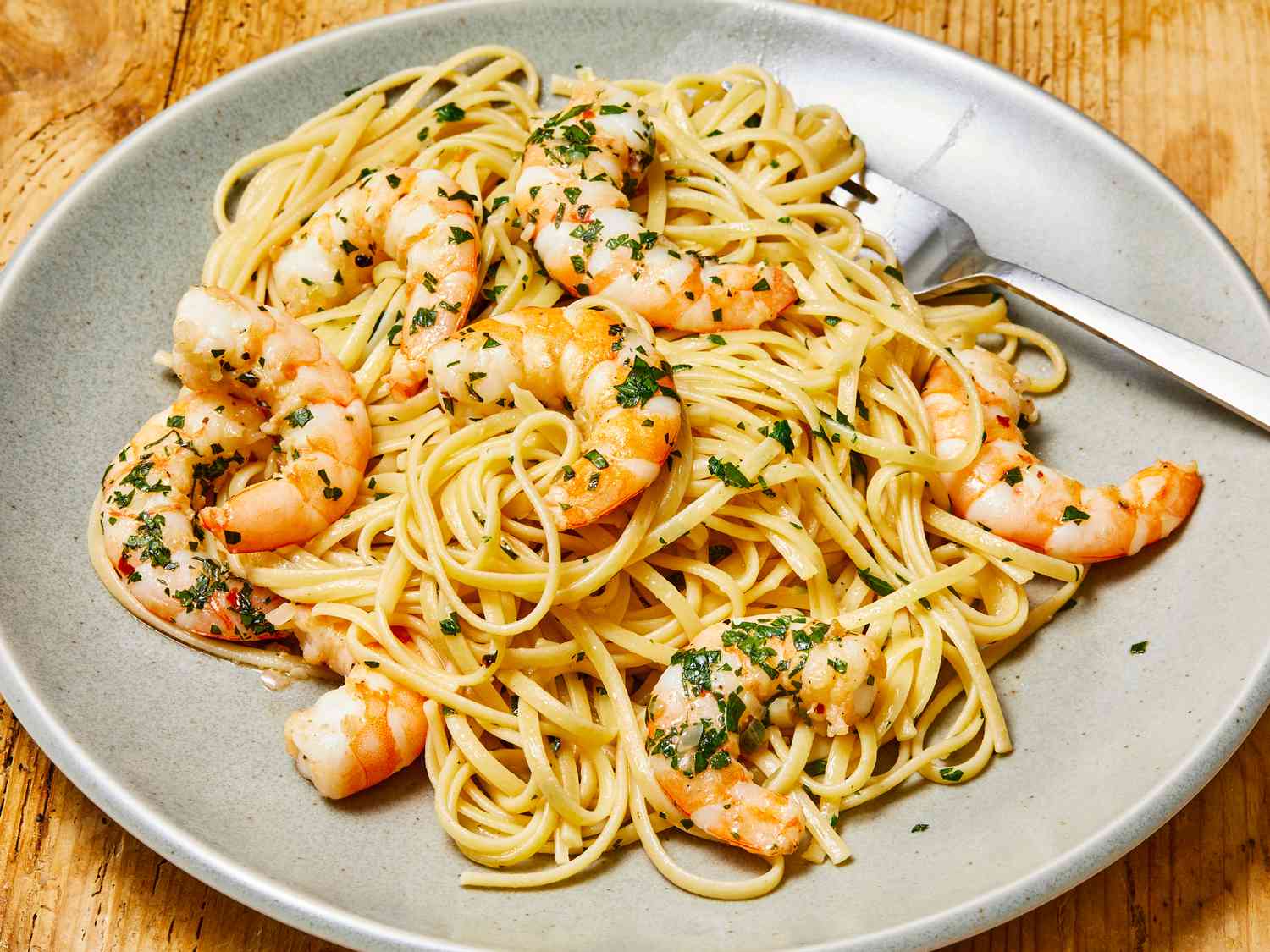 Delicious shrimp scampi with garlic and lemon